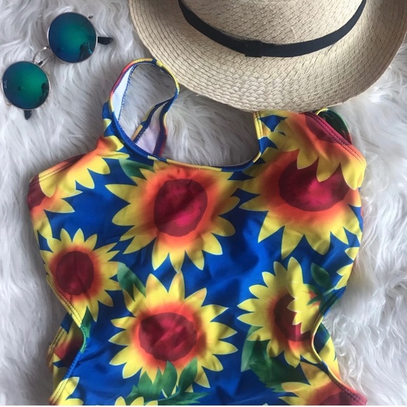 One piece Sun Flower Bathing suit - Picture 4 of 4